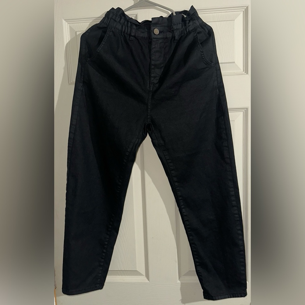 Zara black pants. 
Has 2 front pockets and 2 back pockets.